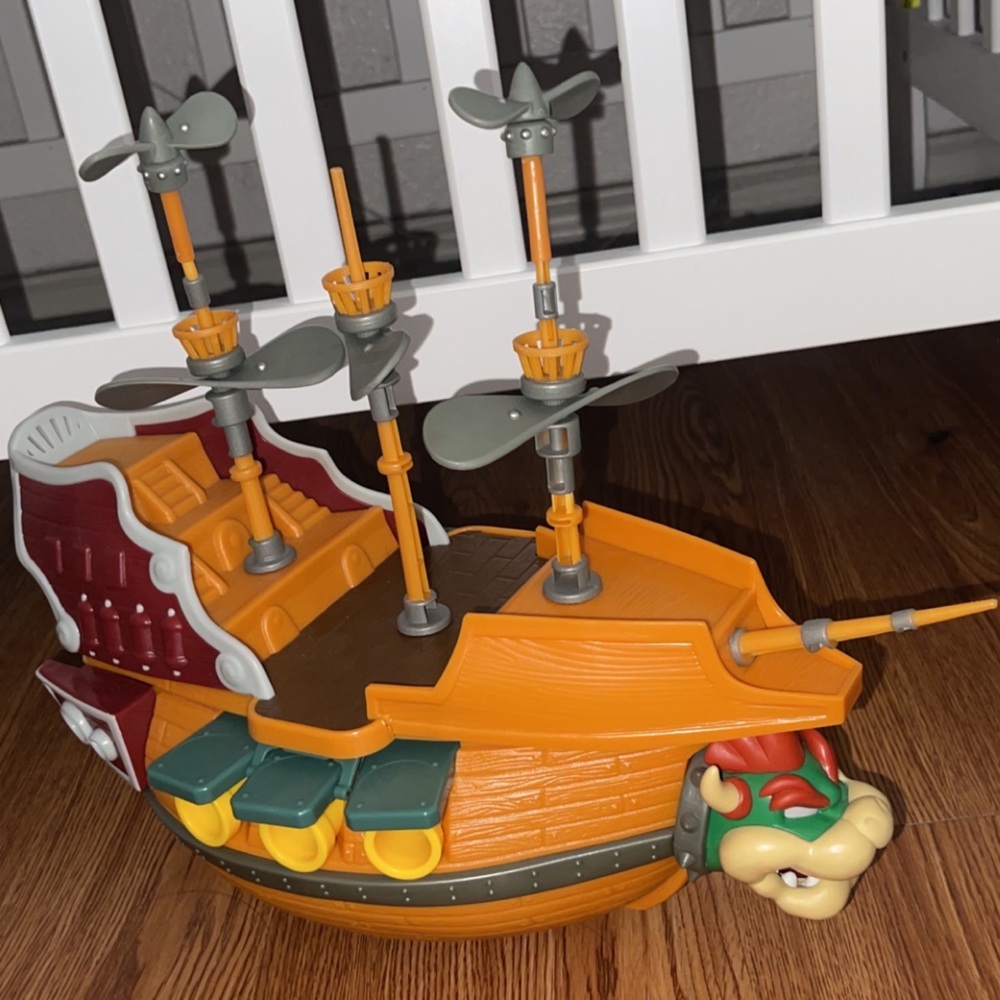 Super Mario Bowser’s Air Ship Toy